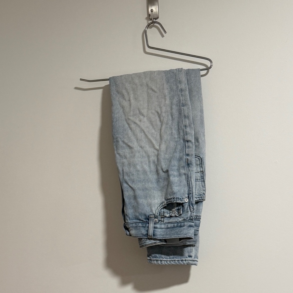 American Eagel Outfiters Distressed Light Wash Jeans